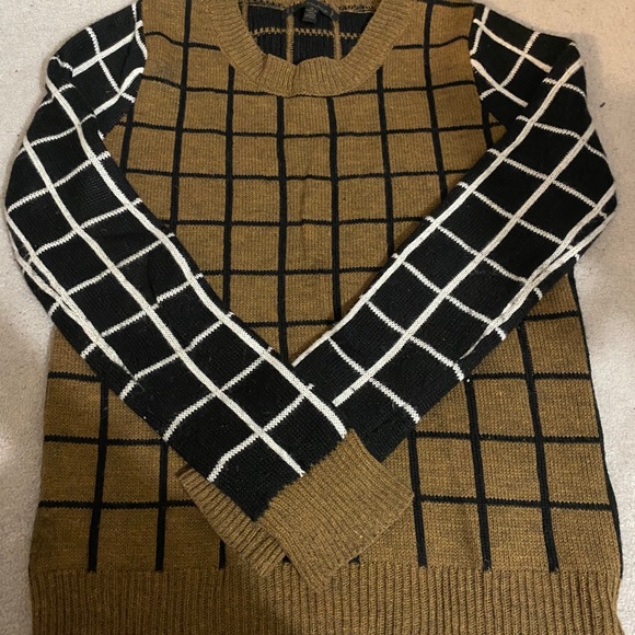 Sweater - Picture 2 of 4